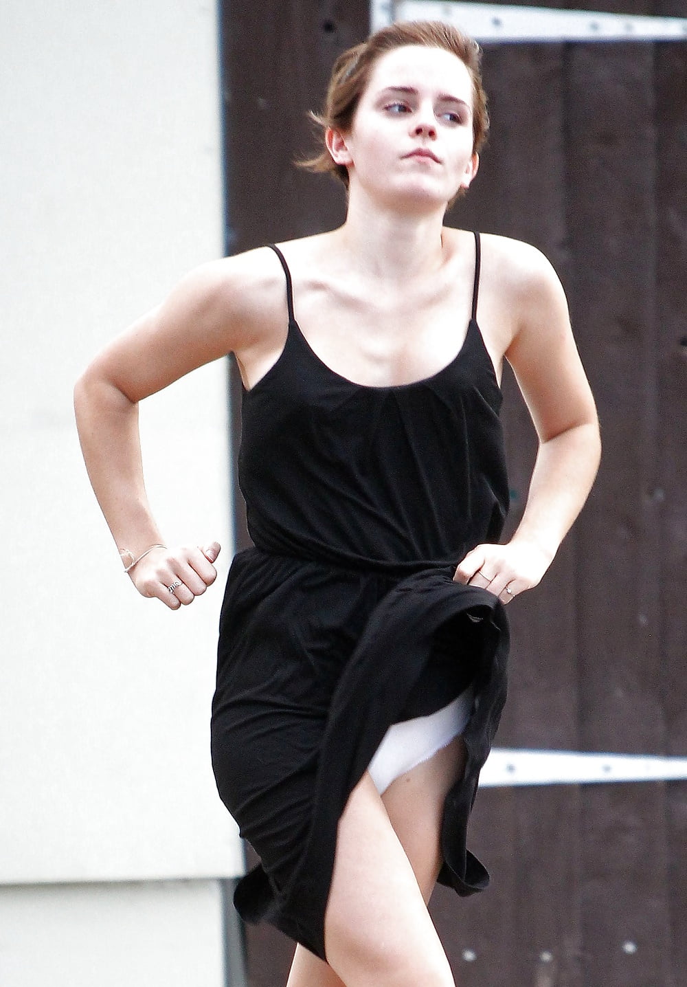 Emma Upskirt - Emma Watson Upskirt Flash (12 pictures) - Shooshtime