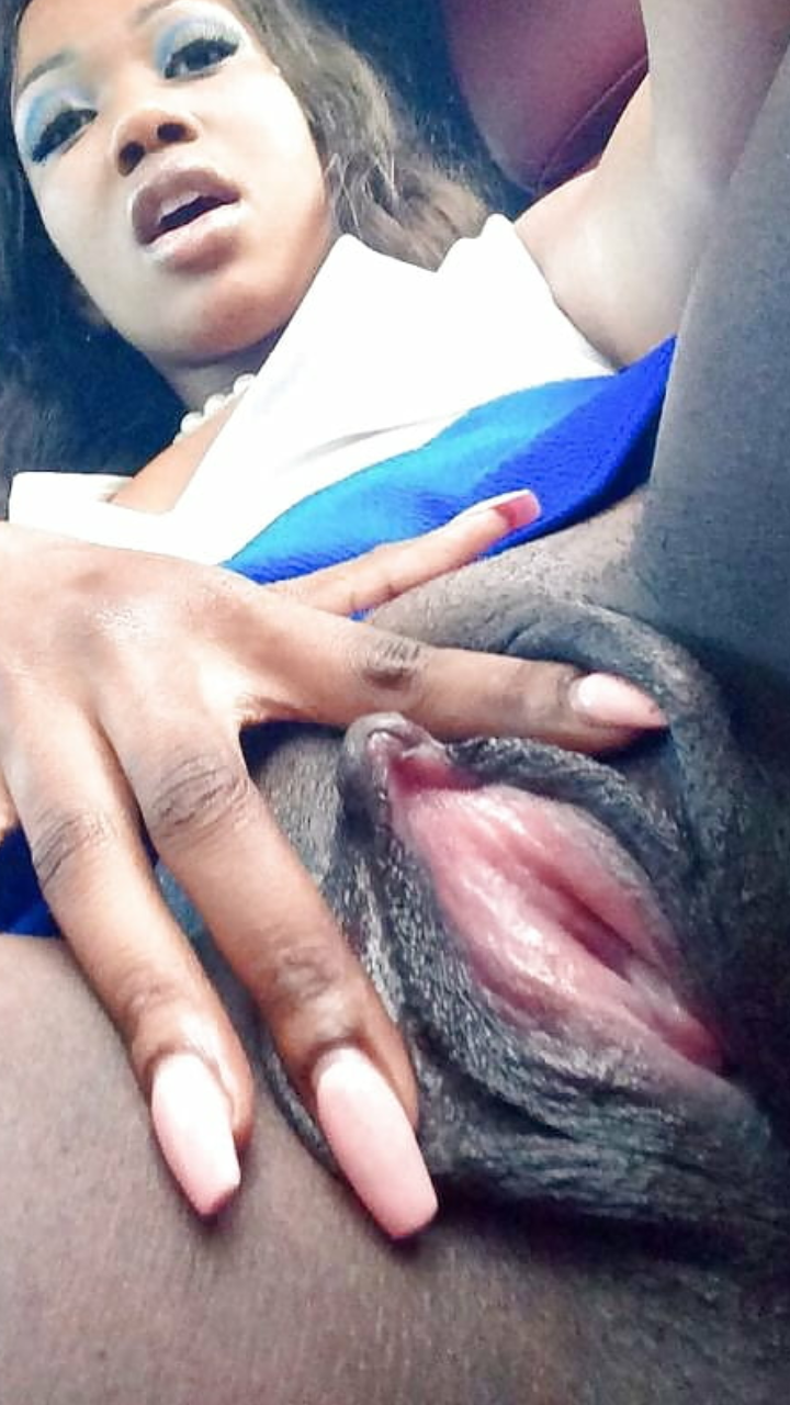 Chicks Spreading It 5