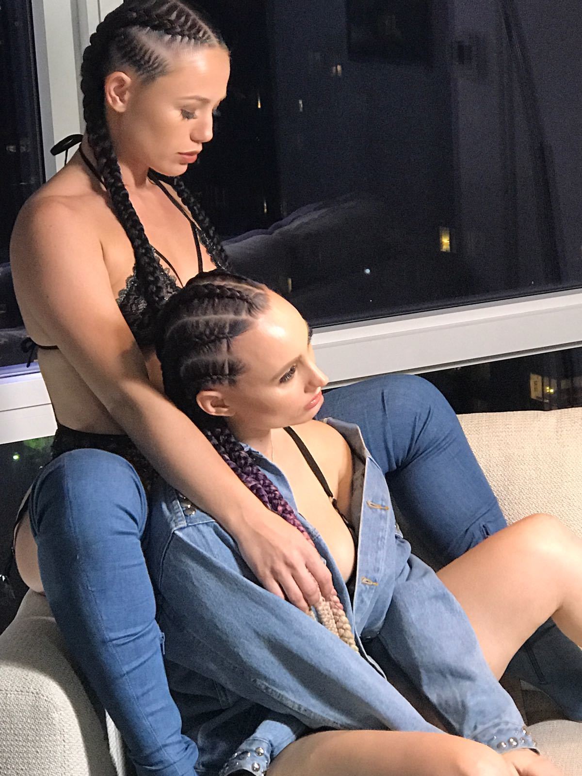 Dara Flowerbomb Nude