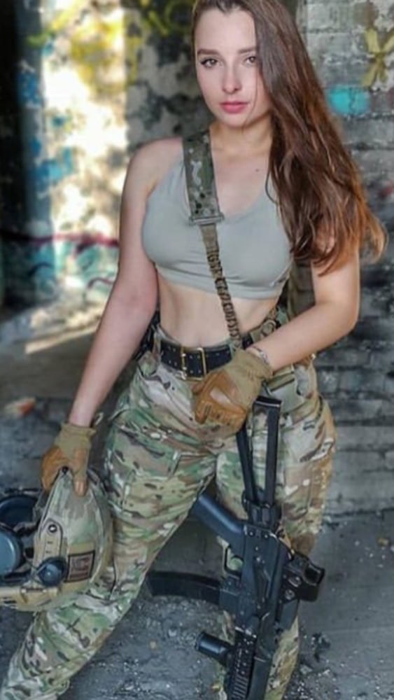 Chicks & Guns 6