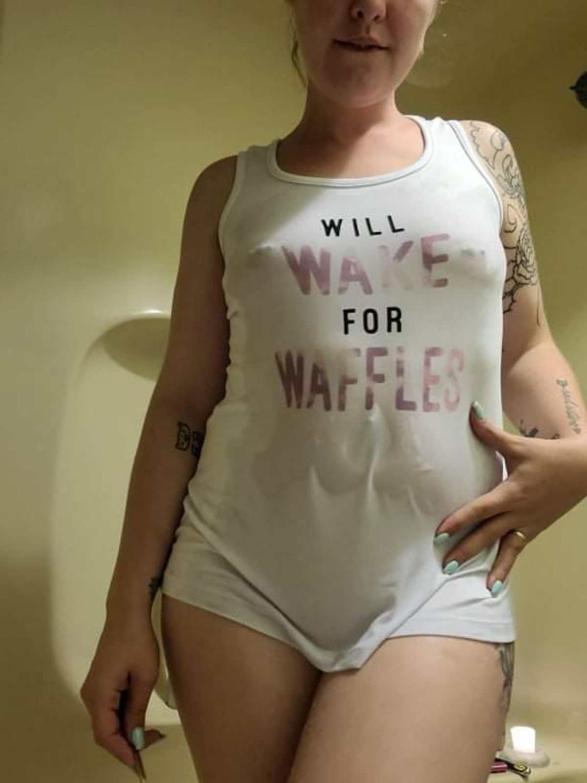 Canadian slut Kiki (14 pictures)