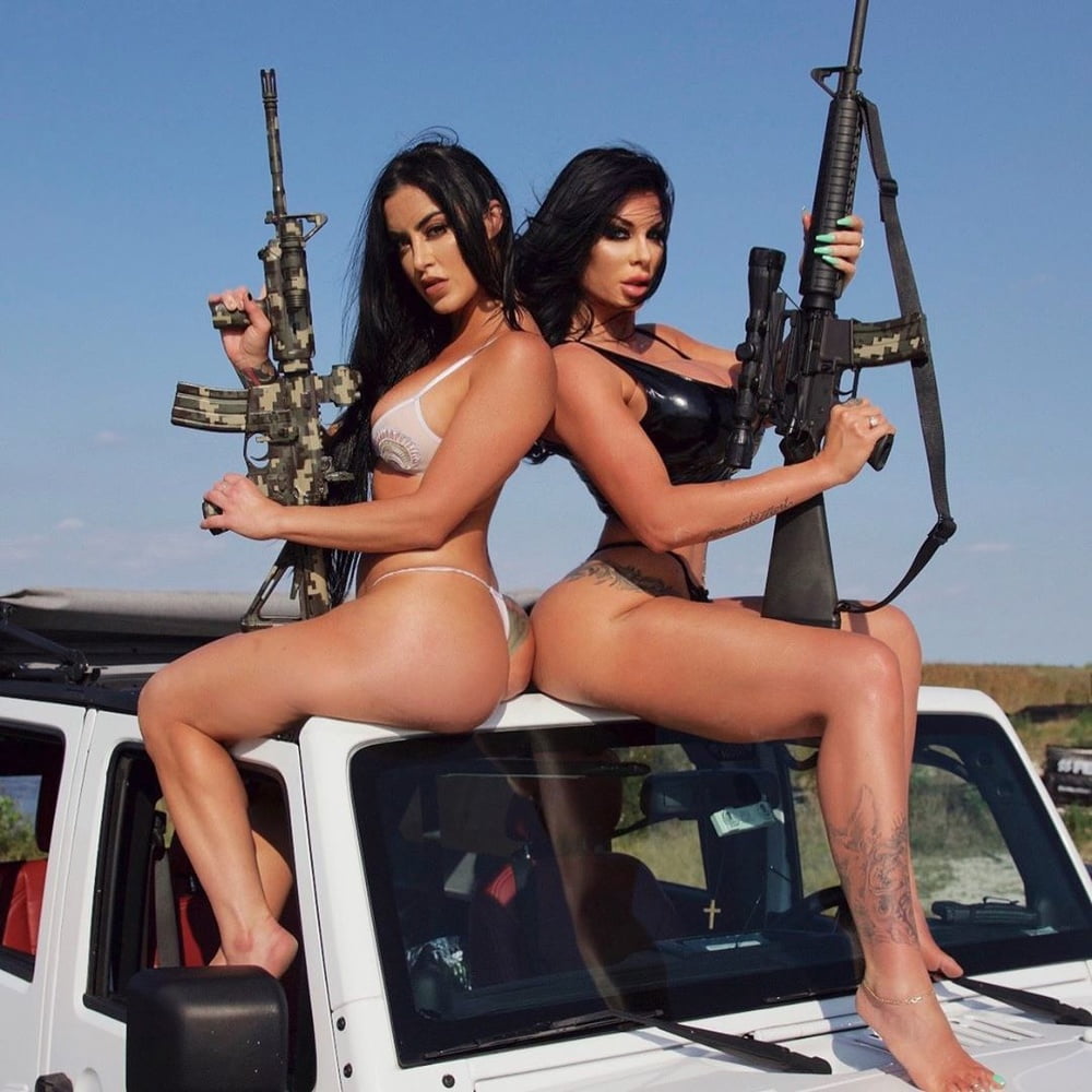 Chicks & Guns 7