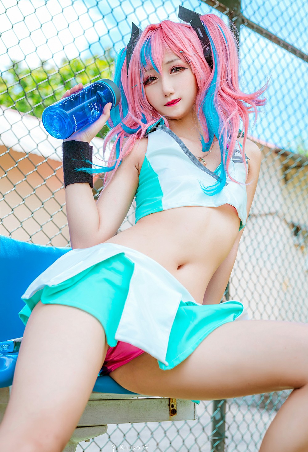 Chicks Spreading It 9