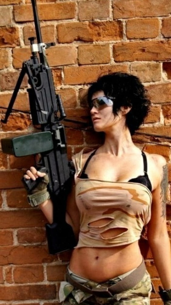 Chicks & Guns 10