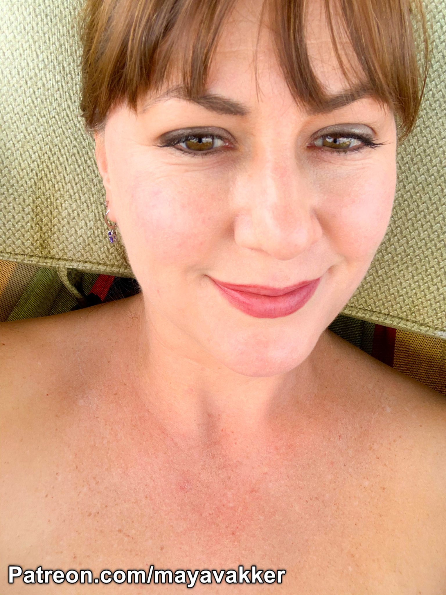 Daring Exhibitionist Maya Vakker