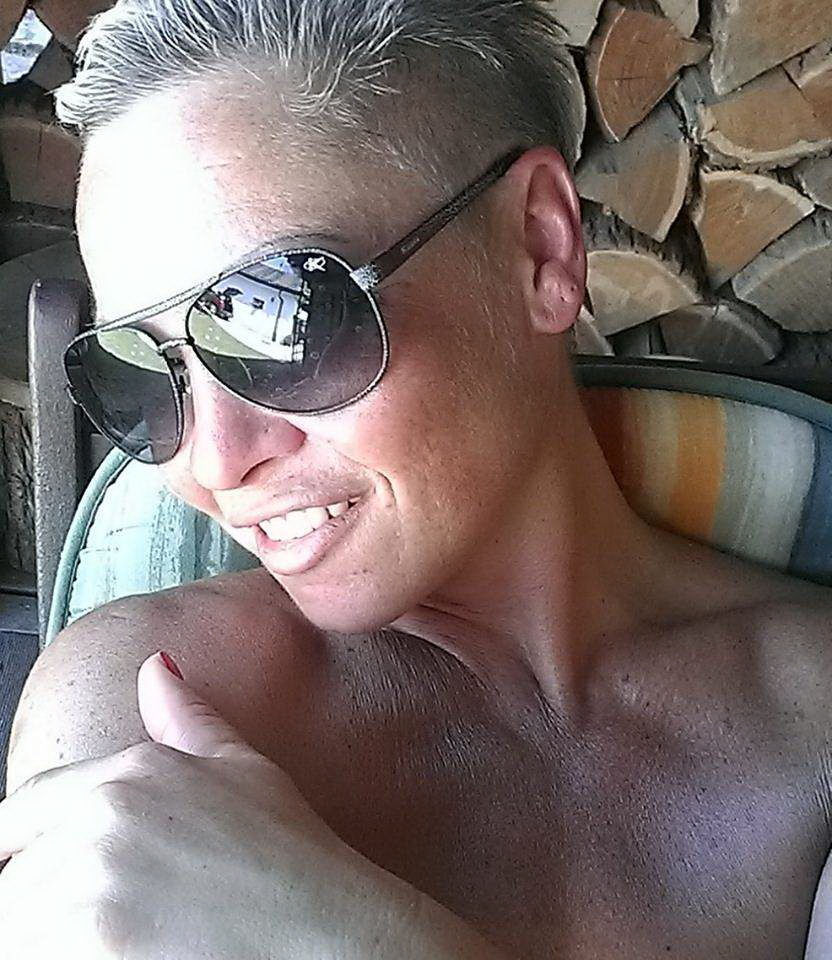 Short Hair Blonde MILF Selfies (115 pictures) picture