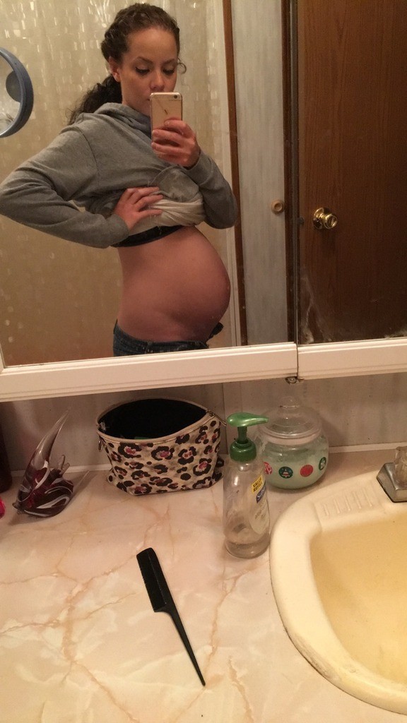 Hot Preggo Mom Selfies