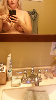 KayleePond Webcam Model