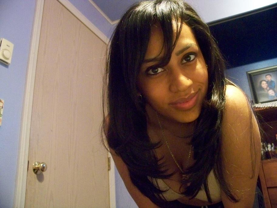 Selfie Brown Gal Najma