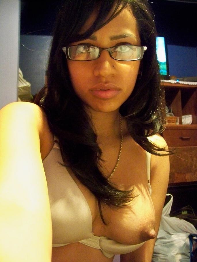 Selfie Brown Gal Najma