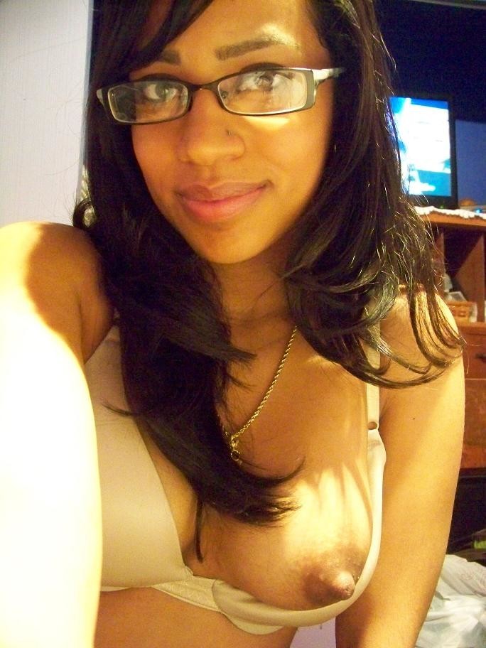 Selfie Brown Gal Najma