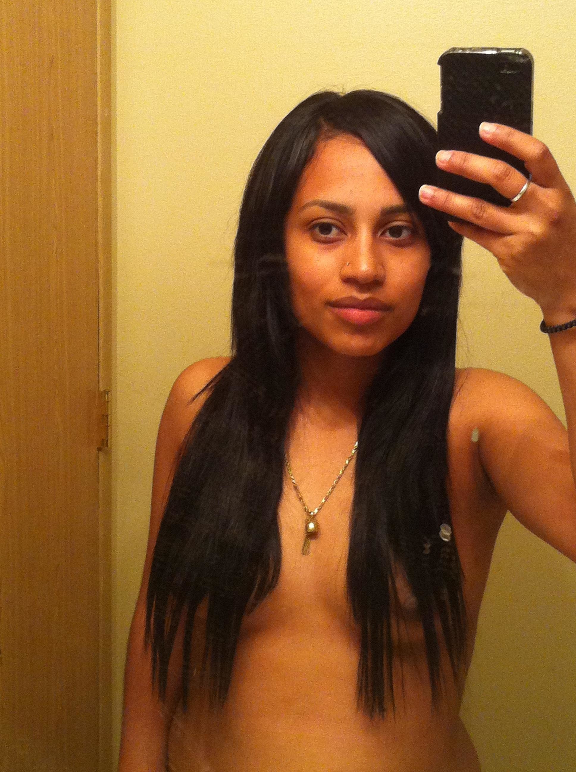 Selfie Brown Gal Najma