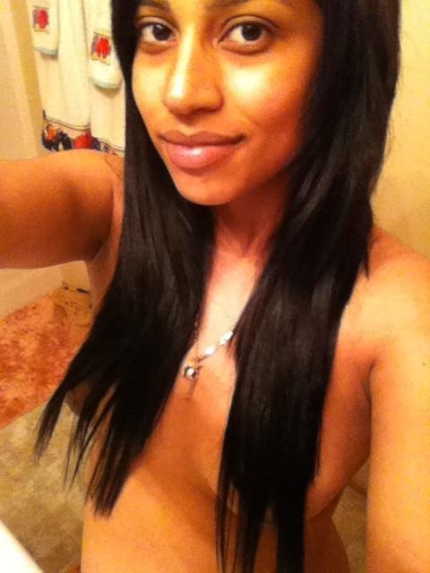 Selfie Brown Gal Najma