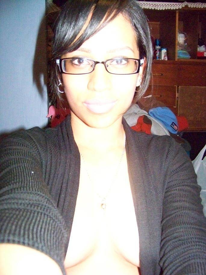 Selfie Brown Gal Najma