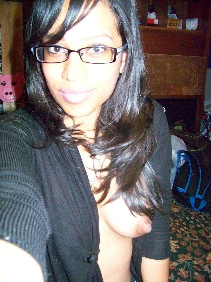 Selfie Brown Gal Najma