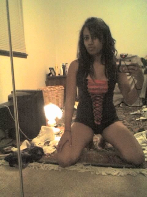 Selfie Brown Gal Najma