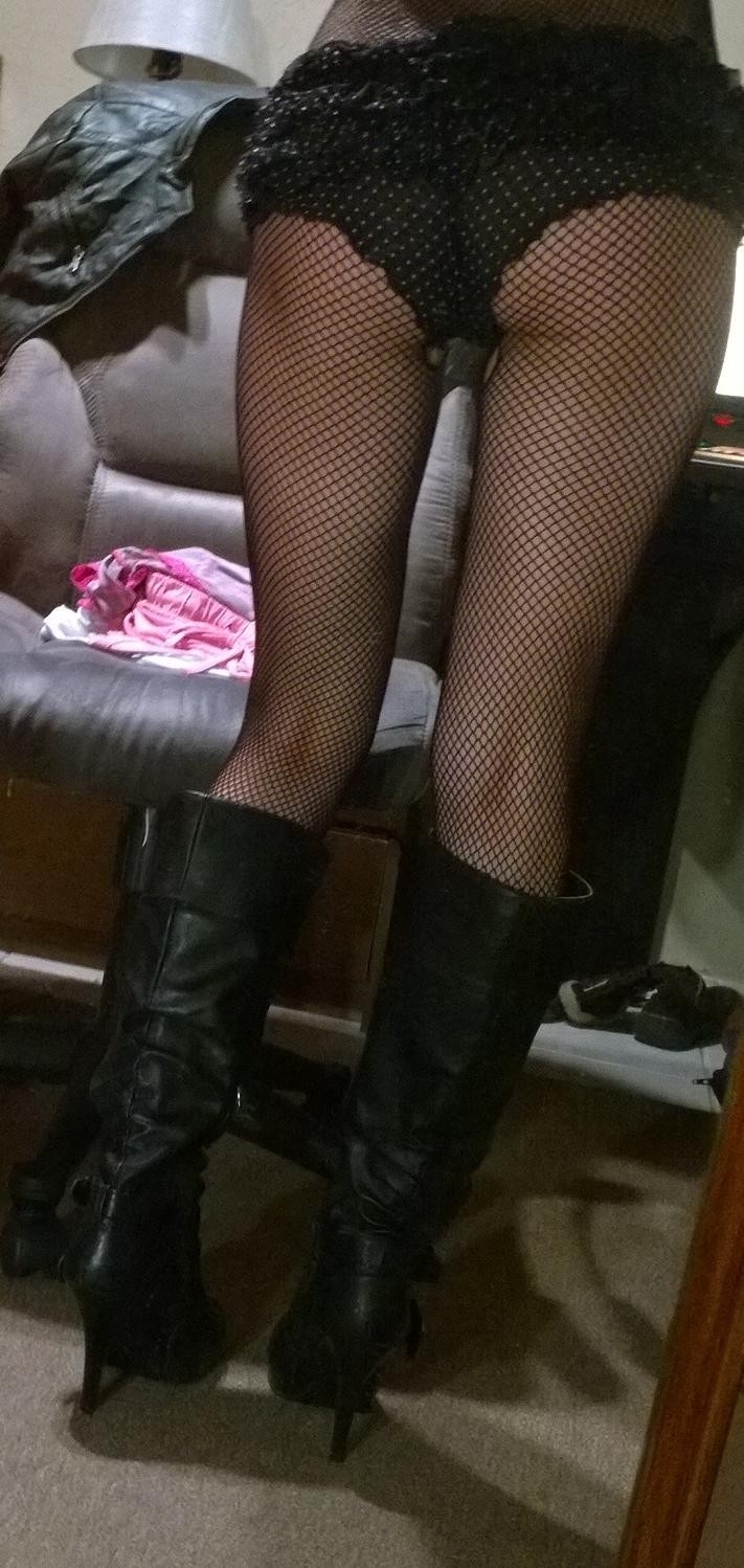 Scale10Crazy Blonde Selfies