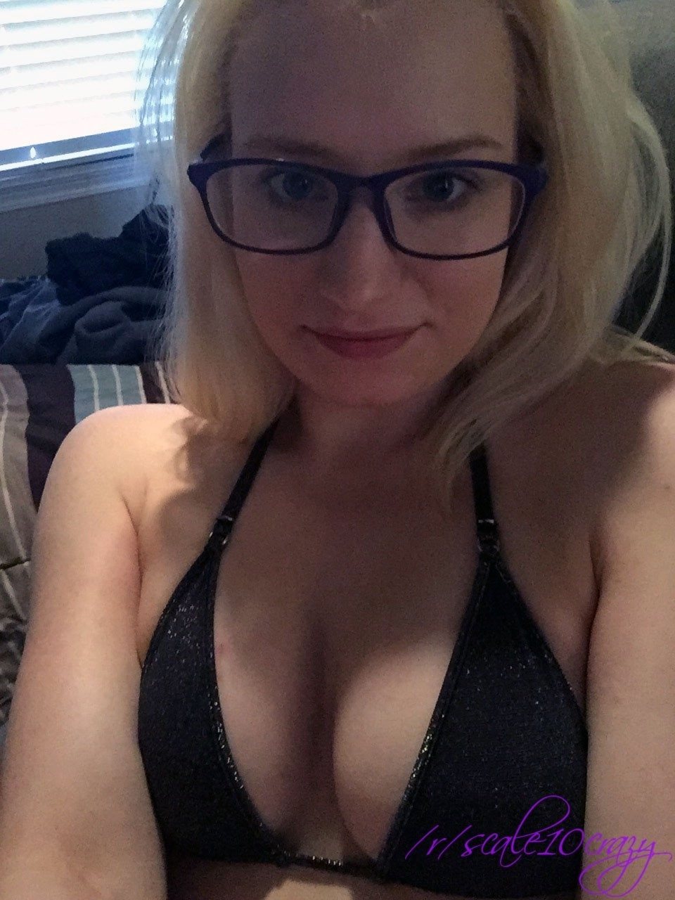 Scale10Crazy Blonde Selfies