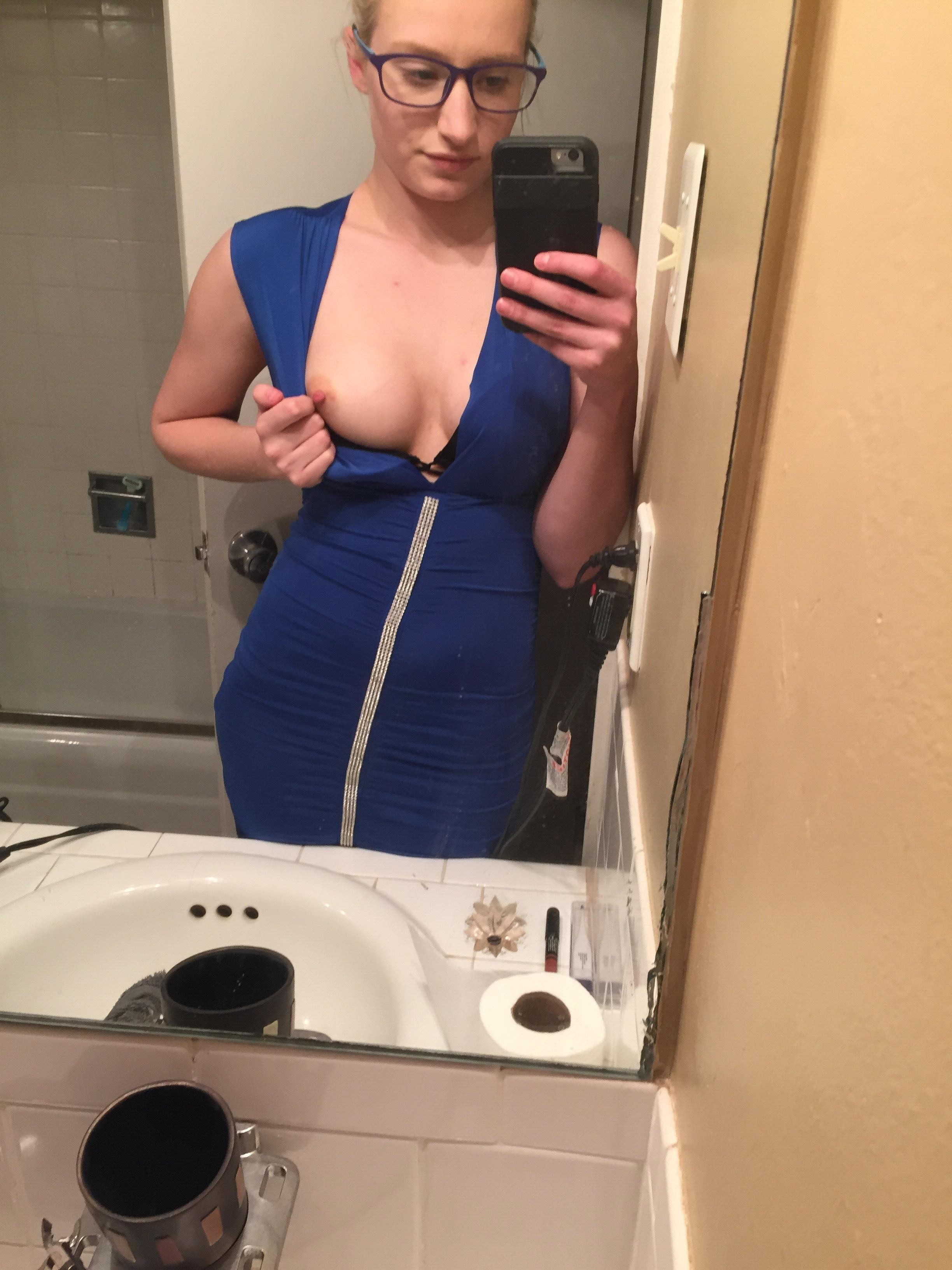 Scale10Crazy Blonde Selfies