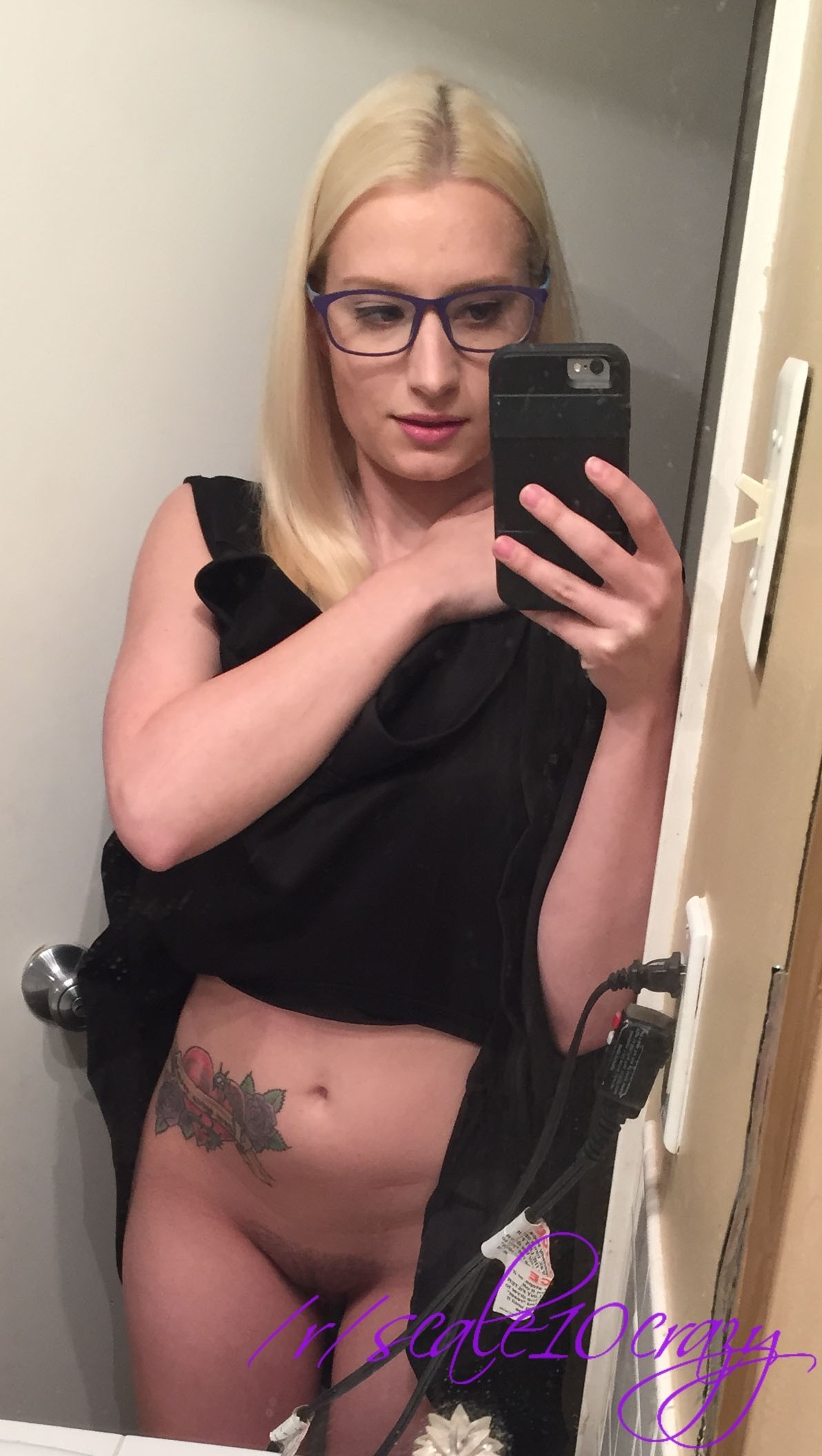 Scale10Crazy Blonde Selfies