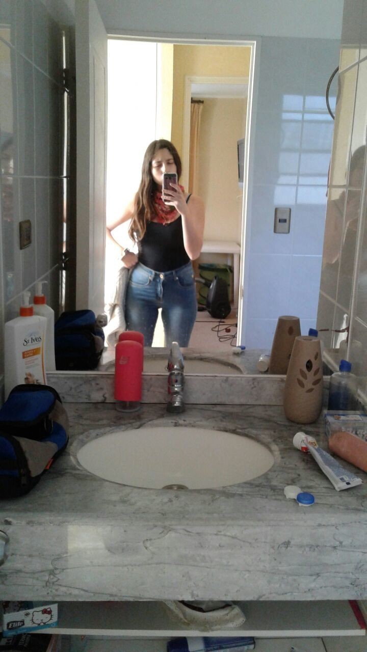 Roci Teasing Selfies