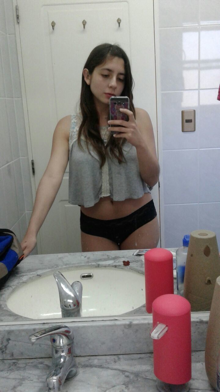 Roci Teasing Selfies