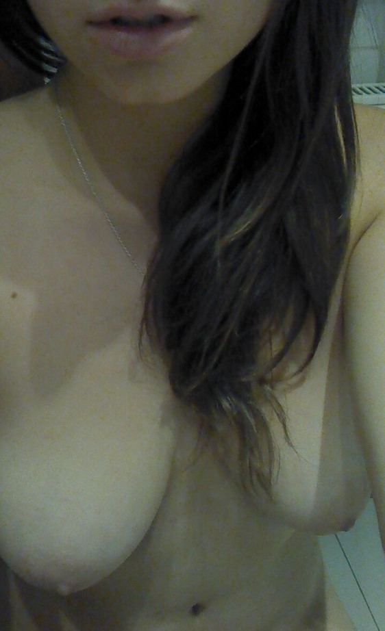 Roci Teasing Selfies