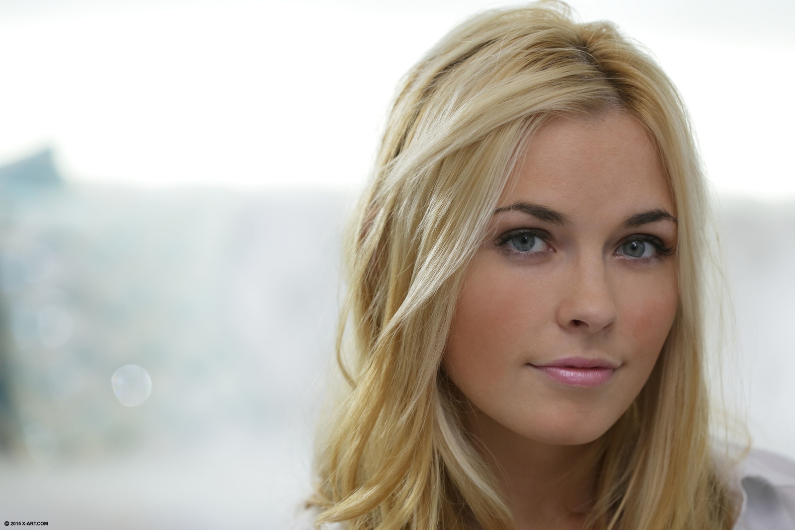 Bailey Rayne opens her vagina