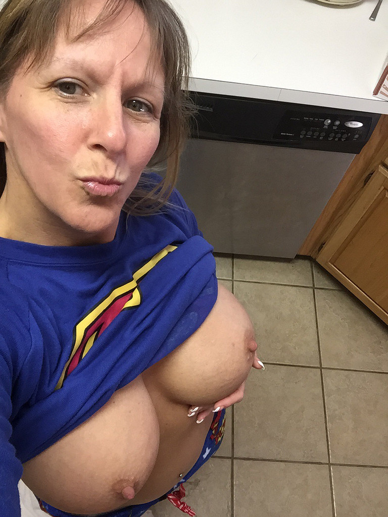 Dee Big Tit MILF from Texas (71 pictures) - Shooshtime