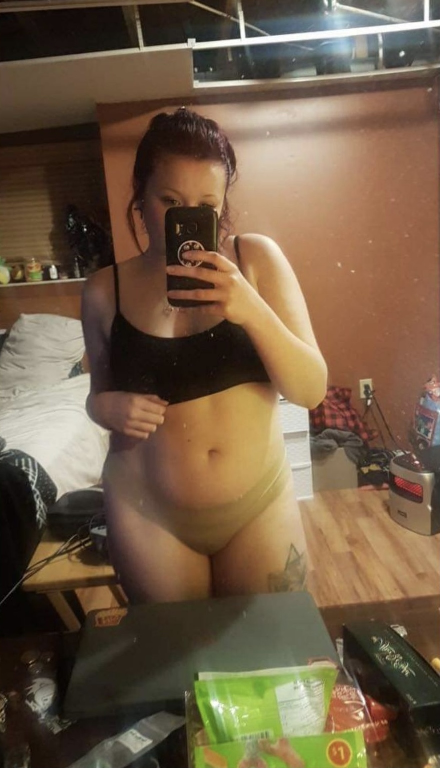 Canadian Slut Emily (16 pictures)