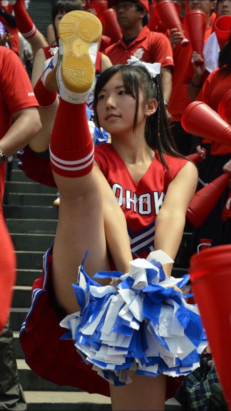 Cheerleading Parade in Japan With Exposed Panties (21 pictures)