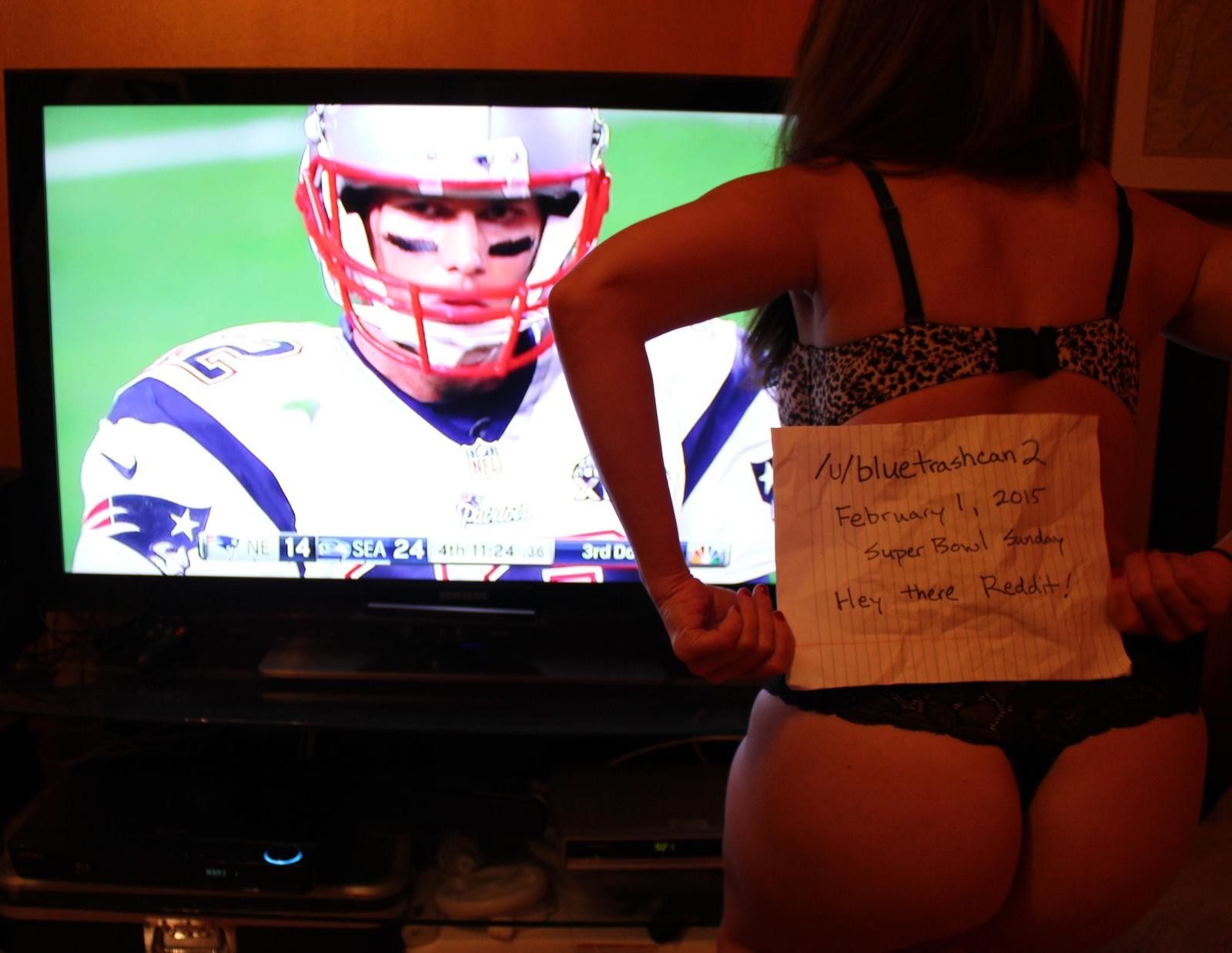 BlueTrashCan2 Reddit Gonewild Hooters Girl