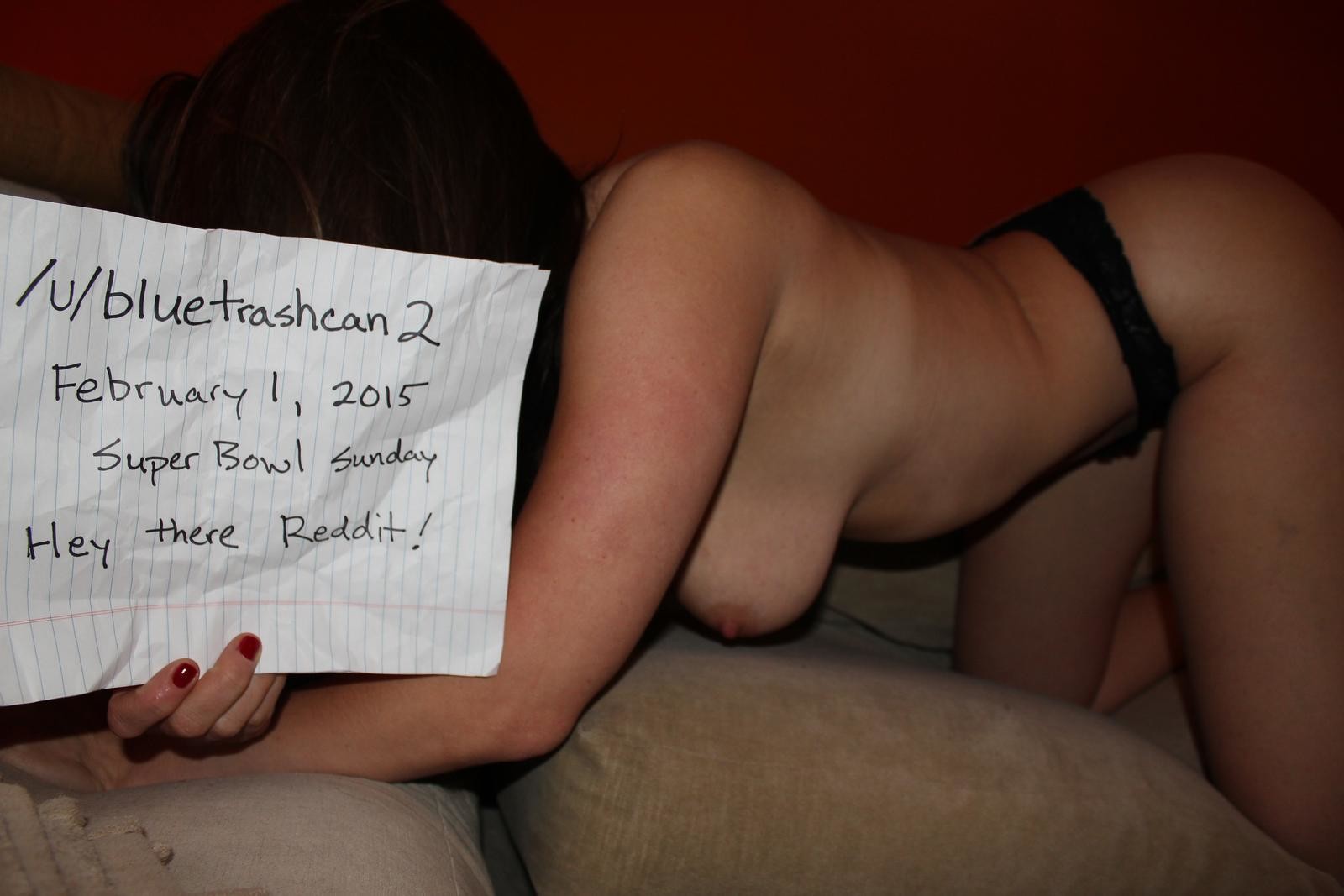 BlueTrashCan2 Reddit Gonewild Hooters Girl