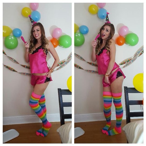 Fun Sexy Cosplay Chick Selfies