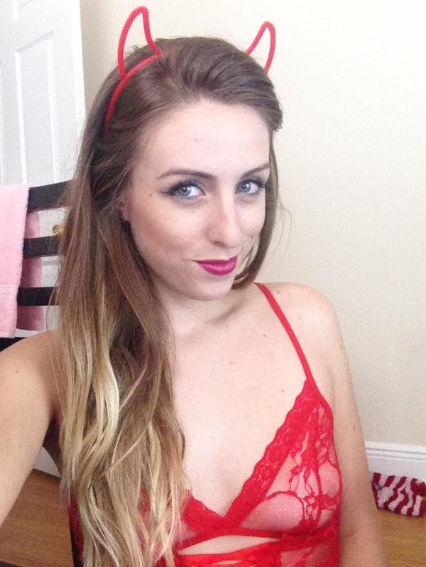 Fun Sexy Cosplay Chick Selfies