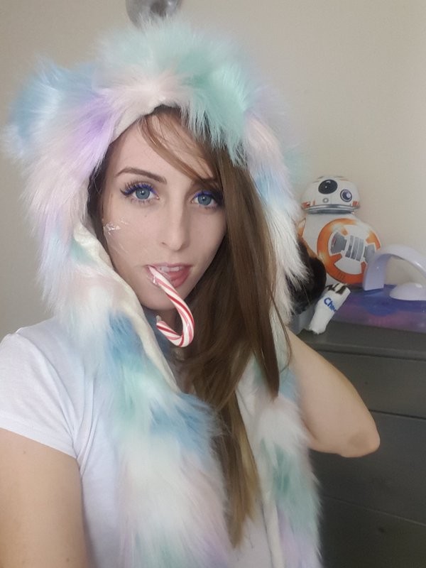 Fun Sexy Cosplay Chick Selfies