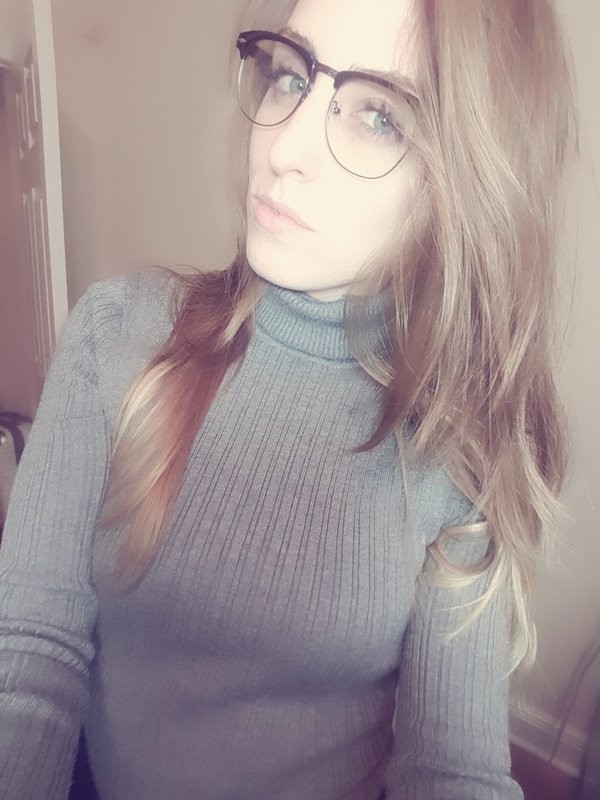 Fun Sexy Cosplay Chick Selfies