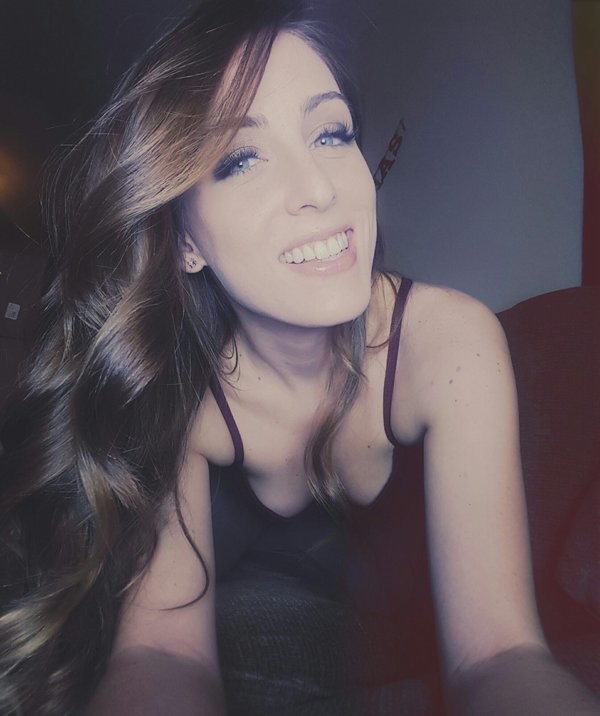 Fun Sexy Cosplay Chick Selfies