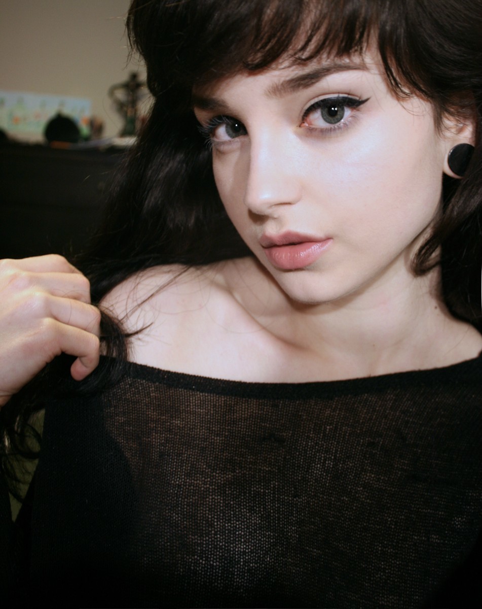 Pretty Brunette Shaven Soft Slit