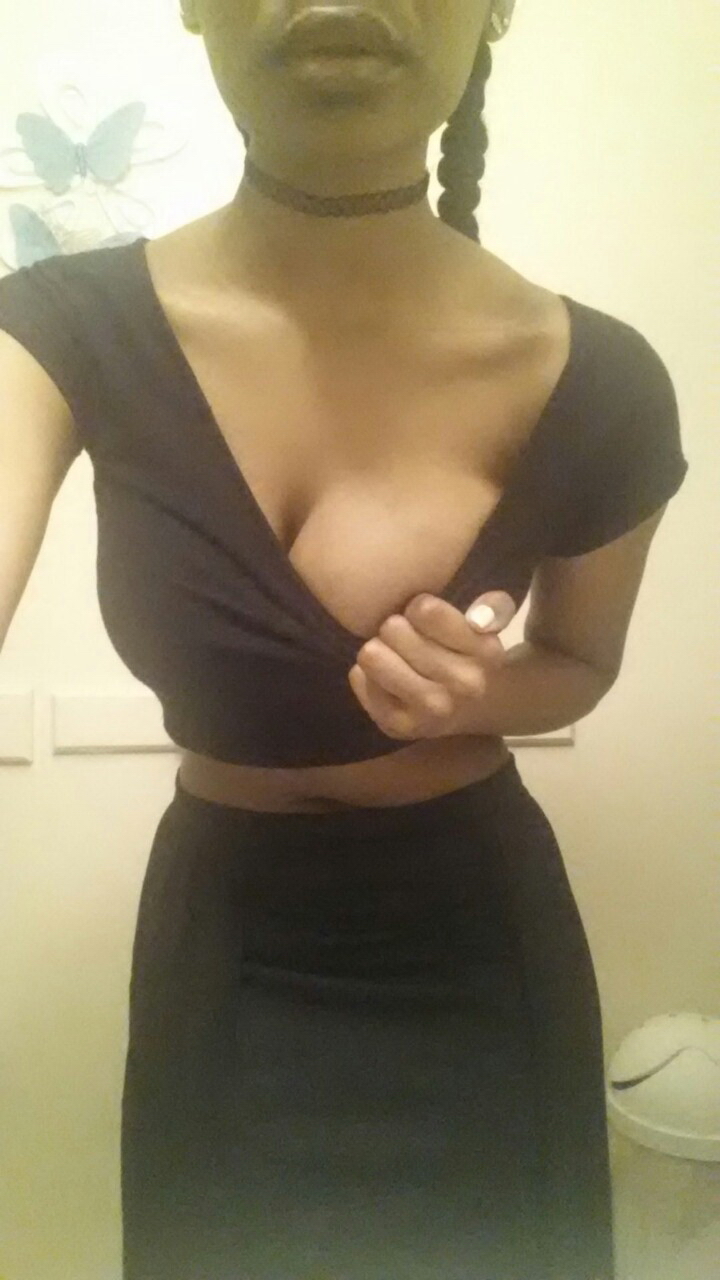 Big Breasted Ebony Selfies