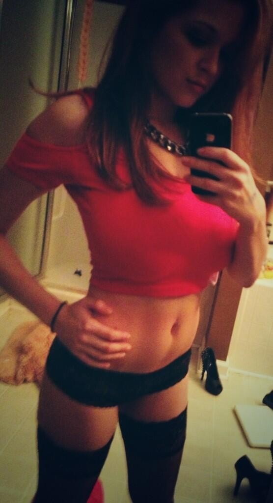 Tessa Fowler Selfies