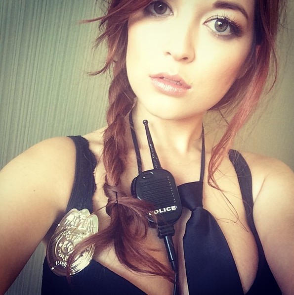 Tessa Fowler Selfies