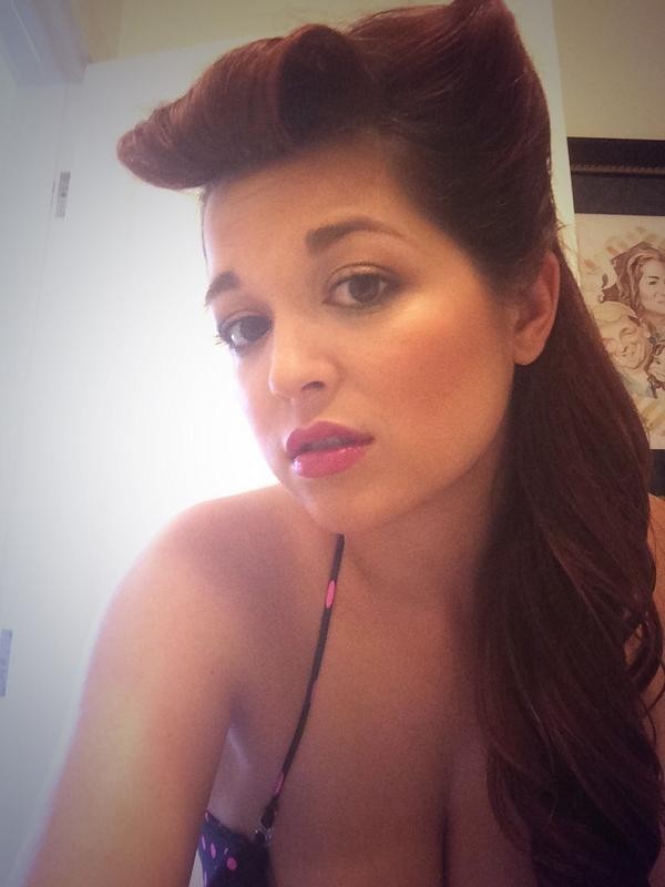 Tessa Fowler Selfies