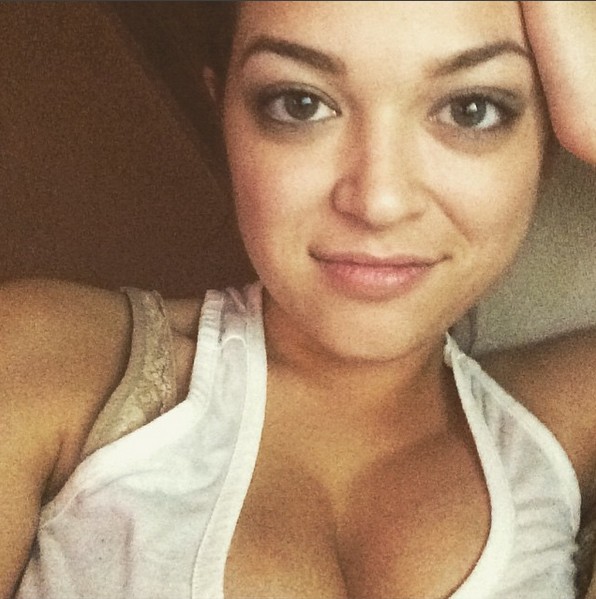 Tessa Fowler Selfies