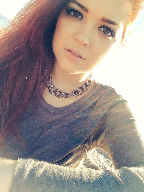 Tessa Fowler Selfies