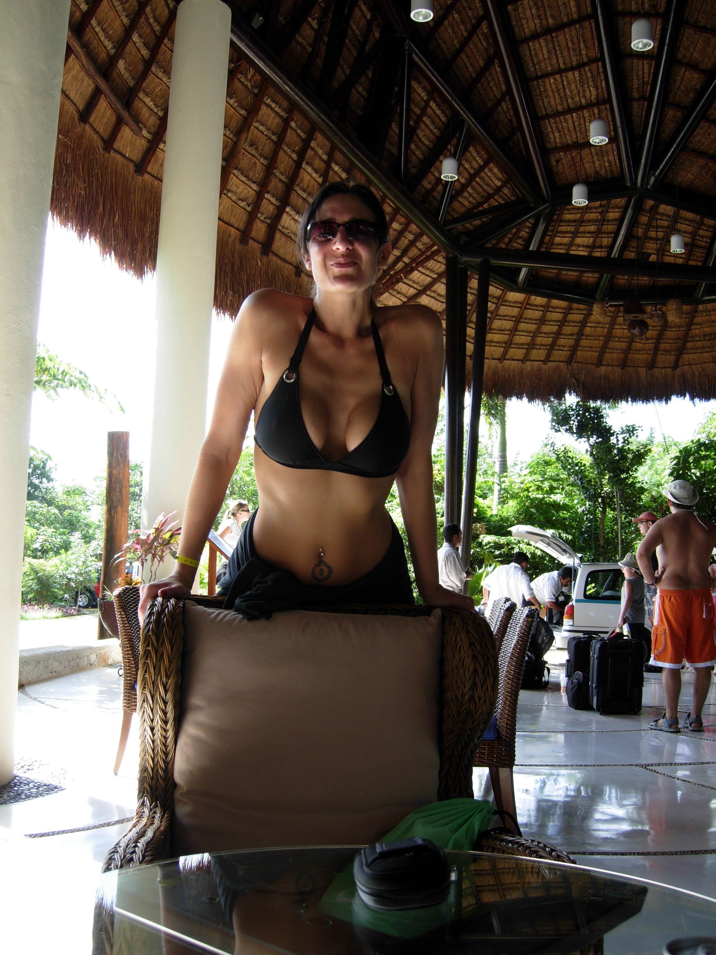 Cuba Vacation MILF (15 pictures) pic