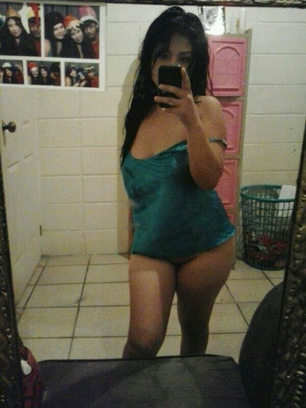 Honduran Babe Selfies