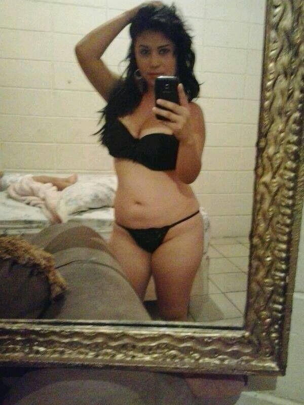 Honduran Babe Selfies