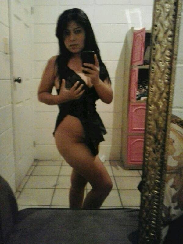 Honduran Babe Selfies