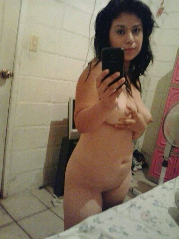 Honduran Babe Selfies